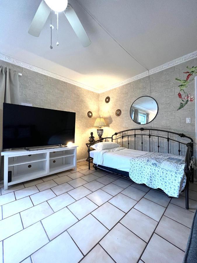 Great Location Condo 2 Min Walk From The Beach フォート・ローダーデール エクステリア 写真